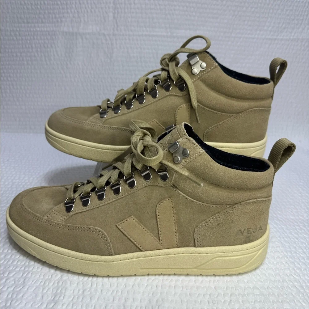 Veja Men's Tan High-Top Sneakers - Picture 2 of 5